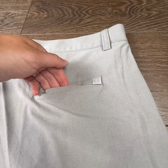 Peter Millar Men's Shackleford Performance Hybrid Shorts NWT Sz 44 Gray Golf - Picture 14 of 16